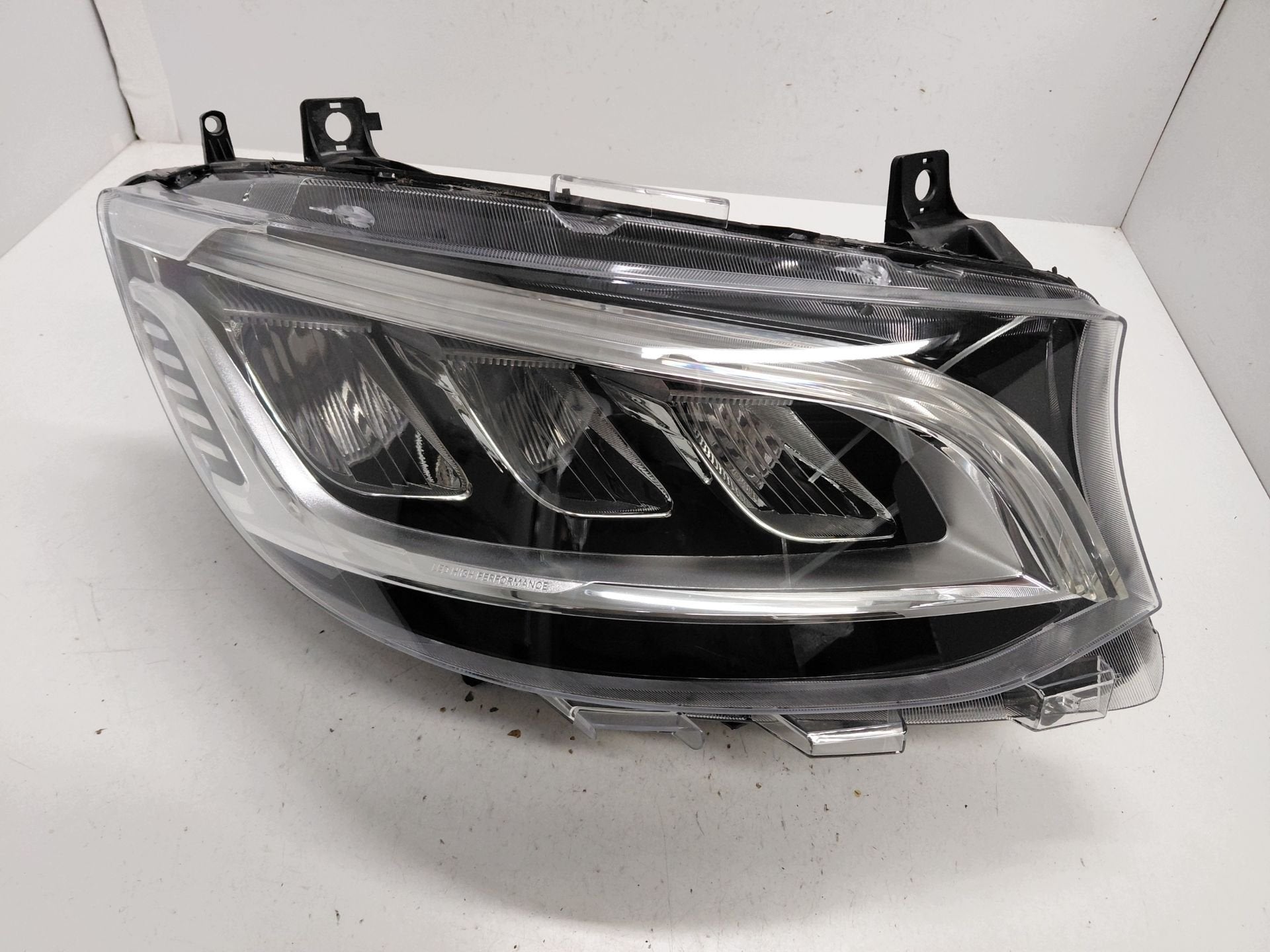 Mercedes Sprinter W907 Koplamp Rechts A9109065800, Gebruikt, Mercedes-Benz AG, Mercedes-Benz, Mercedesstrasse 120
70372  Stuttgart, DE