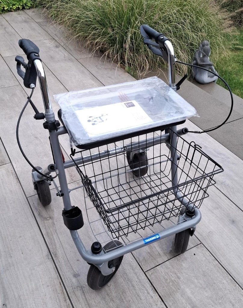 Thuasne Quatro rollator V05040 in bijna nieuwe staat, Ophalen, Opvouwbaar, Zo goed als nieuw