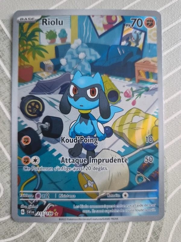 Riolu 215/198 FR - Écarlate et Violet (carte Pokémon), Enlèvement ou Envoi, Comme neuf, Cartes en vrac