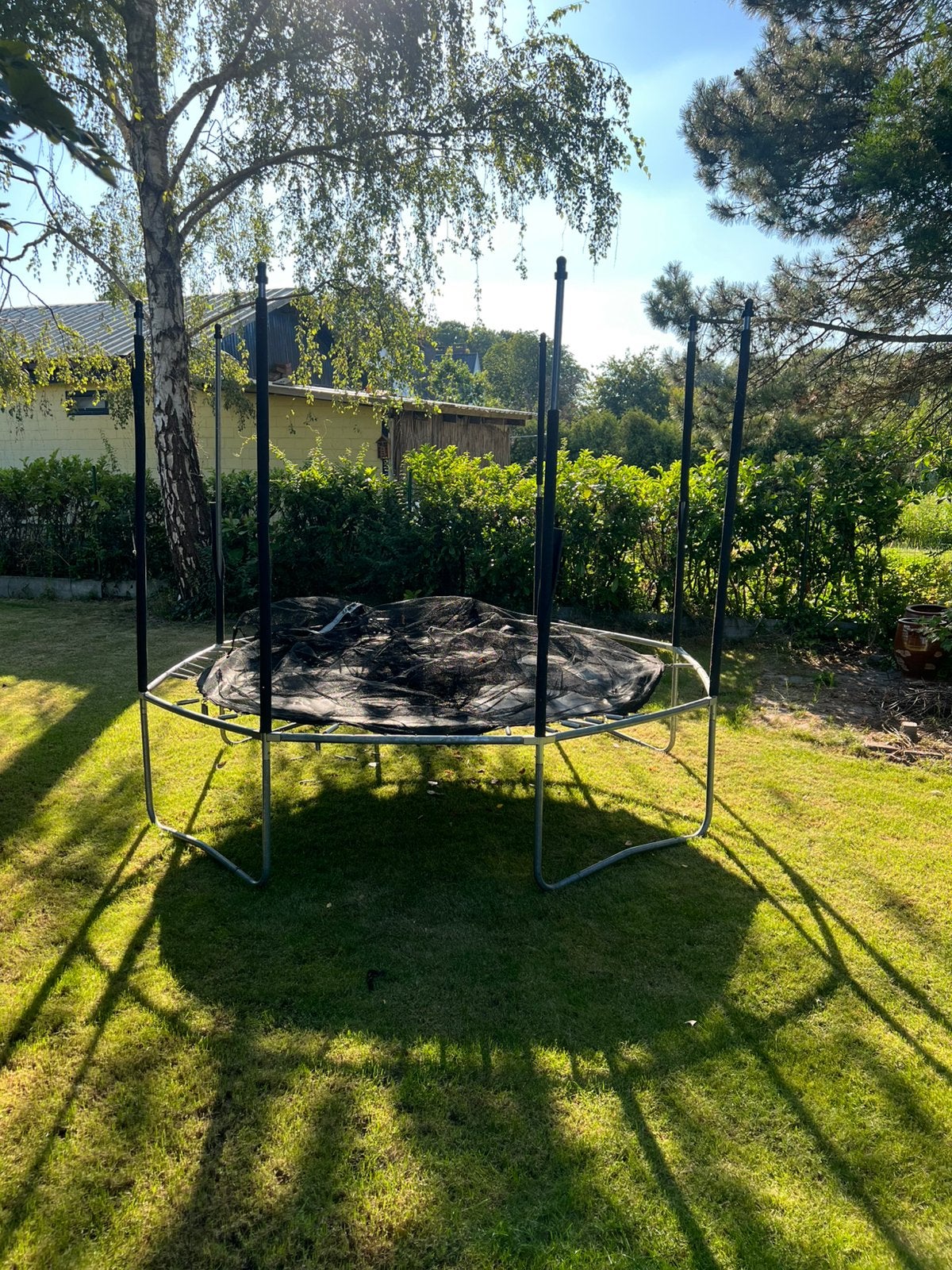 Trampoline graruit en bon etat, Enfants & Bébés, Enlèvement, Comme neuf