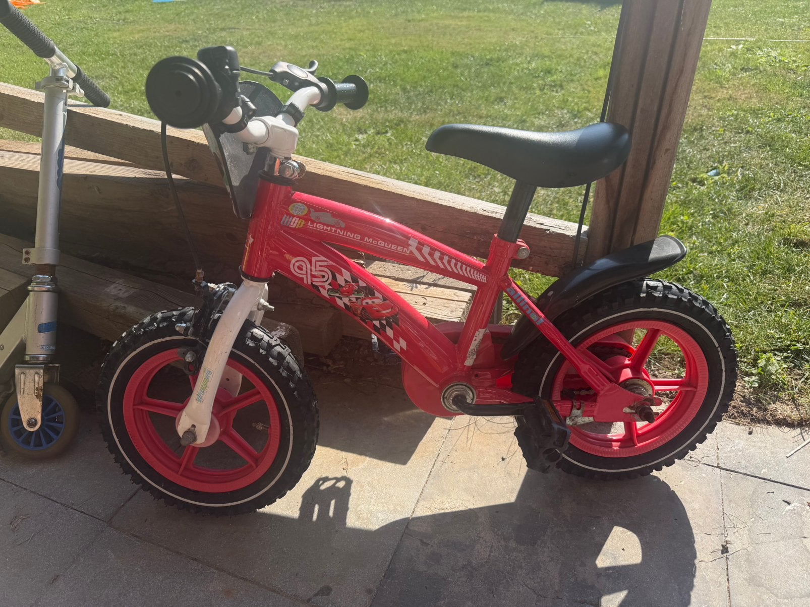 Lightning mcqueen cars fiets, Fietsen en Brommers, Ophalen, Zijwieltjes, Velgrem, Minder dan 16 inch