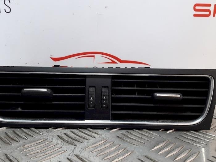 Grille aération tableau de bord d'un Audi A4, -, 3 mois de garantie, Audi, Utilisé