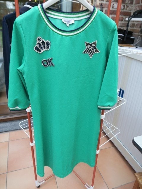 Kleedje nieuw groen strass Studio it mt M, Kleding | Dames, Jurken, Nieuw, Maat 38/40 (M), Groen, Knielengte, Ophalen of Verzenden