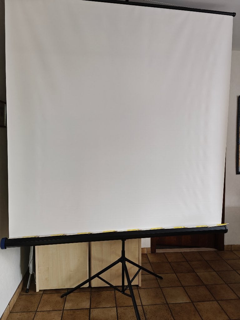 Groot projectiescherm / beamerscherm op statief 176 X 176 cm, Ophalen, Zo goed als nieuw