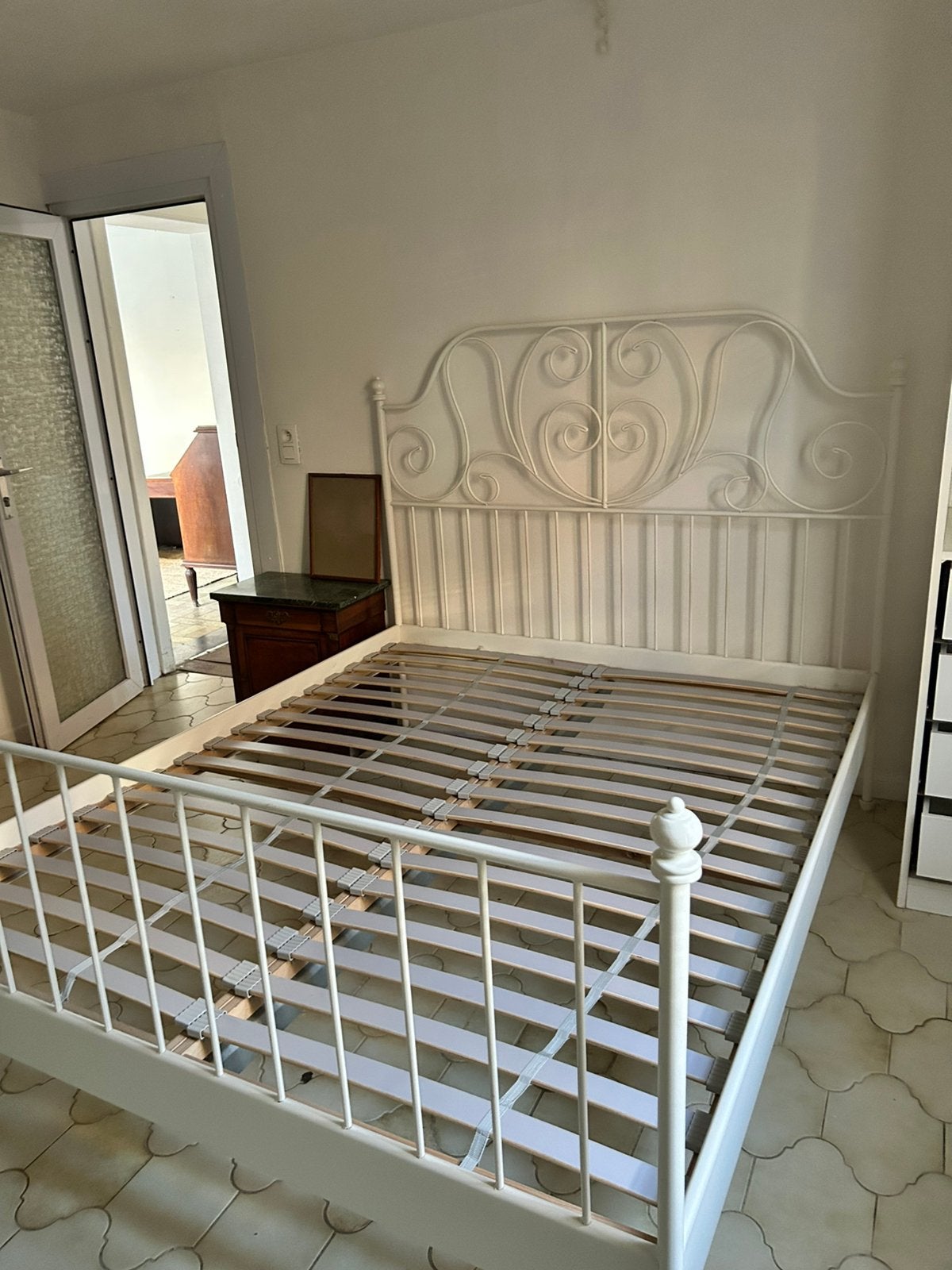 Lit ikea et son sommier, Maison & Meubles, Chambre à coucher | Lits, Enlèvement, Comme neuf