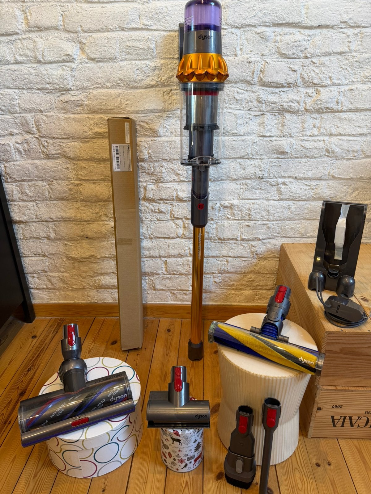 Dyson V15 Detect en très très bon état proche du neufs, Ophalen of Verzenden, Zo goed als nieuw, Dyson, Geschikt voor tapijt