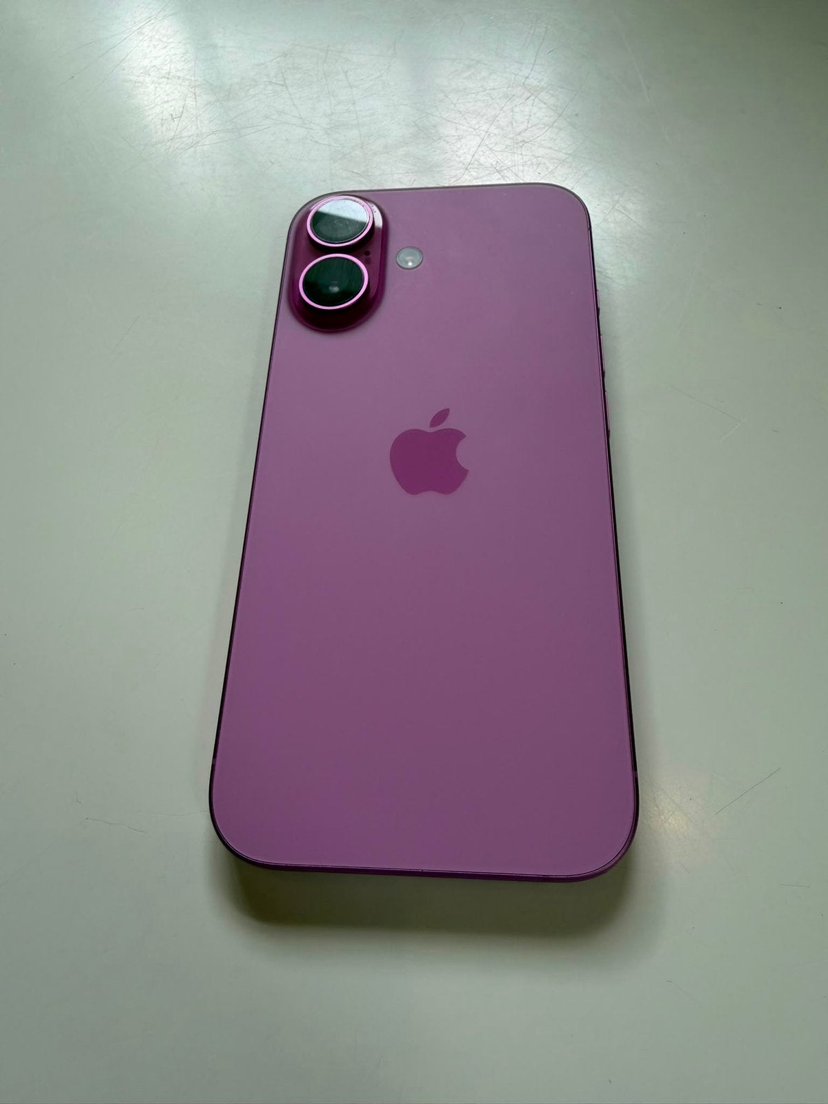 I PHONE 16 | 126 GB | ROOS | KRASVRIJ MET LADER, Telecommunicatie, Mobiele telefoons | Apple iPhone, 128 GB, IPhone 16, Zo goed als nieuw
