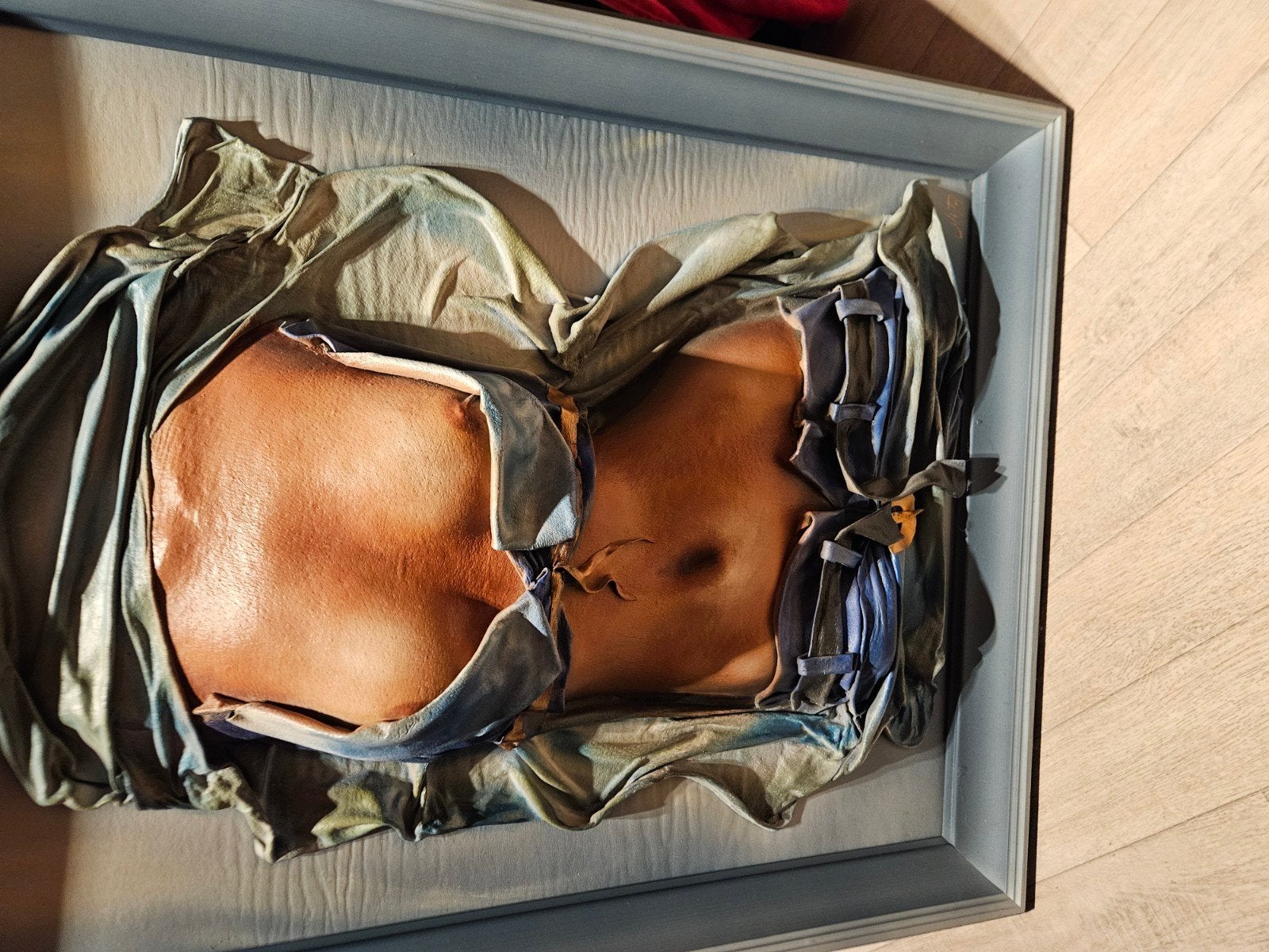 Deux tableaux : torse érotique, Enlèvement