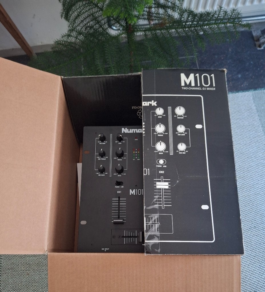 mengpaneel numark m101 2 kanaal, Musique & Instruments, Enlèvement ou Envoi, Comme neuf, Entrée micro