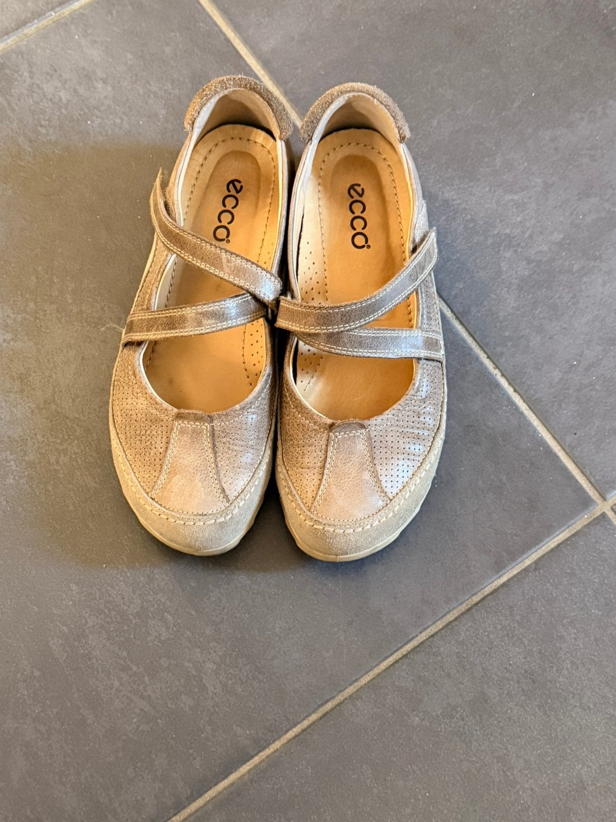 Vrouwe schoenen, Enlèvement, Comme neuf