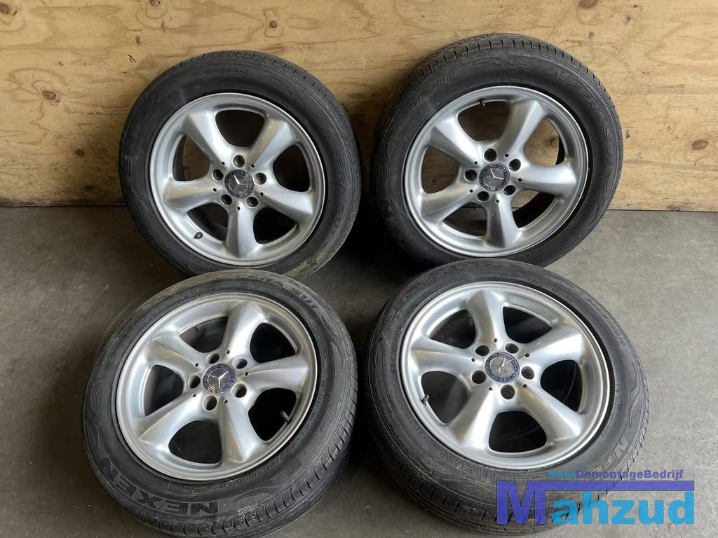 MERCEDES Velgen 5x112 66.6 16 inch breedset, Gebruikt, Mercedes-Benz AG, Mercedesstrasse 120
70372  Stuttgart, DE, Band(en)