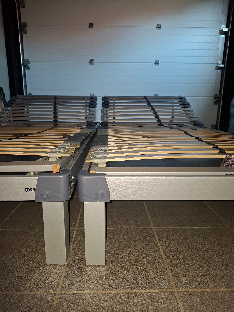 Bed / Lattenbodem, Ophalen, Lattenbodem met grijze poten, Tweepersoons, 180 cm