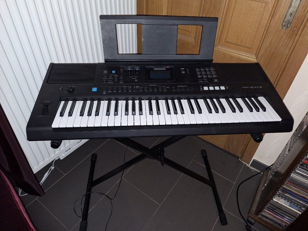 Yamaha keyboard PSR E473, als nieuw slechts 1 jaar oud, Ophalen, 61 toetsen, Yamaha, Zo goed als nieuw