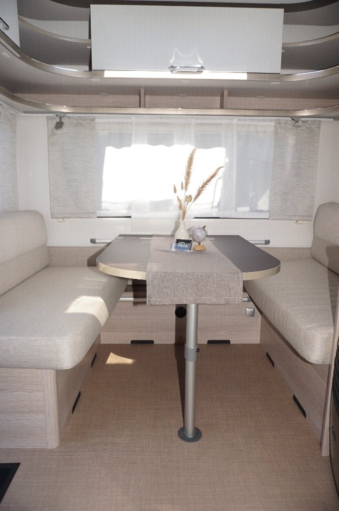 Nieuwe 4pers.Burstner met 2x1p bed, zithoek, Caravans en Kamperen, Bedrijf, Douche, Tot en met 4, 2 aparte bedden