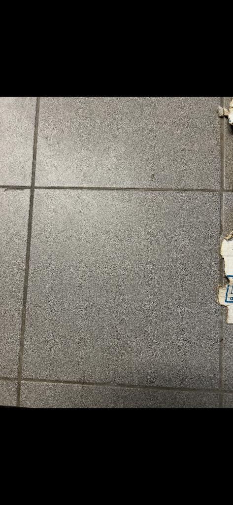 garage tegels gezocht ( grijs 30/30 ), Enlèvement