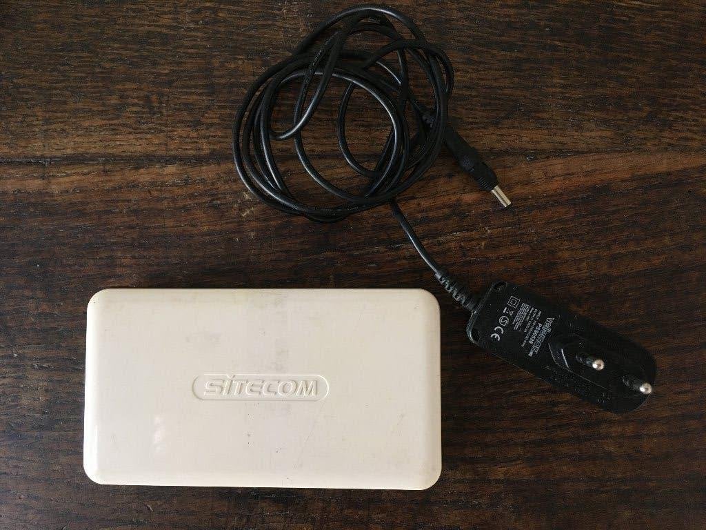 Switch réseau Ethernet Sitecom + Câbles RJ45 & Alimentation, Computers en Software, Netwerk switches, Gebruikt, Ophalen