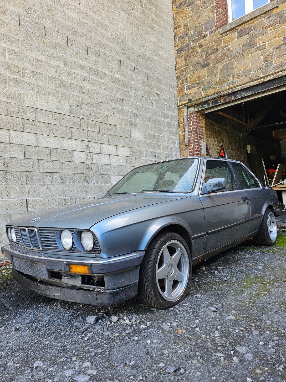 BMW E30 320i phase 1, Boîte manuelle, Toit ouvrant, 2 portes, 6 cylindres