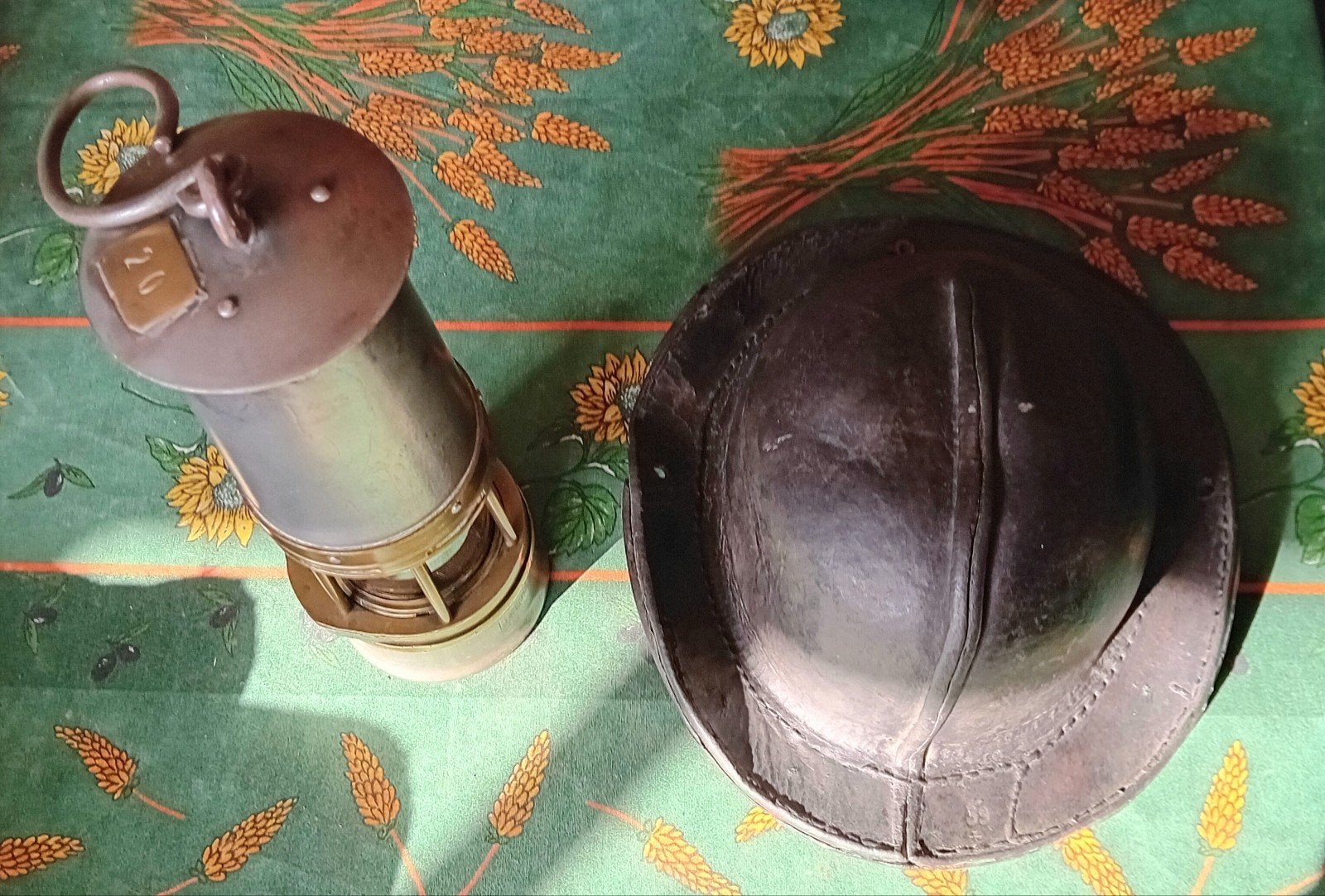 lampe de mineur/calotte en cuir, Antiquités & Art, Enlèvement ou Envoi