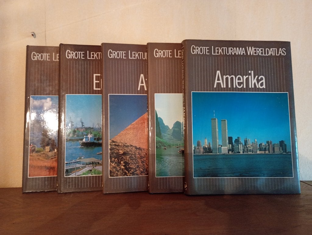 Lot van 5 boeken grote Lekturama wereldatlas, Ophalen, Zo goed als nieuw, Overige atlassen