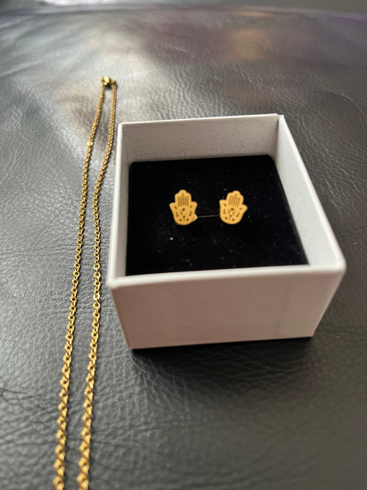 Ensemble de collier avec boucles d’oreilles mains de Fatima, Enlèvement, Comme neuf