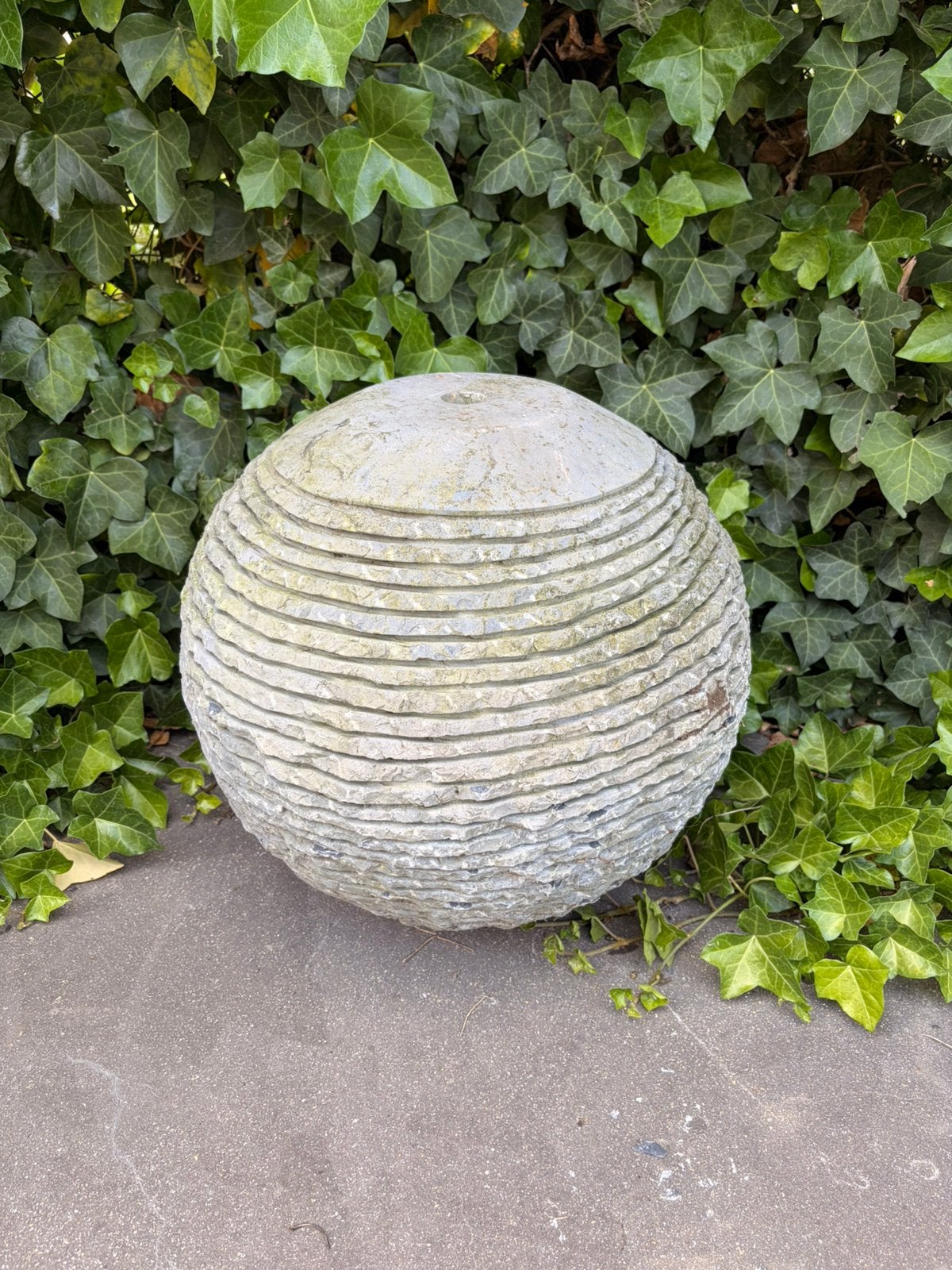 Decoratieve betonnen vijverbol diameter 40, Ophalen, Zo goed als nieuw