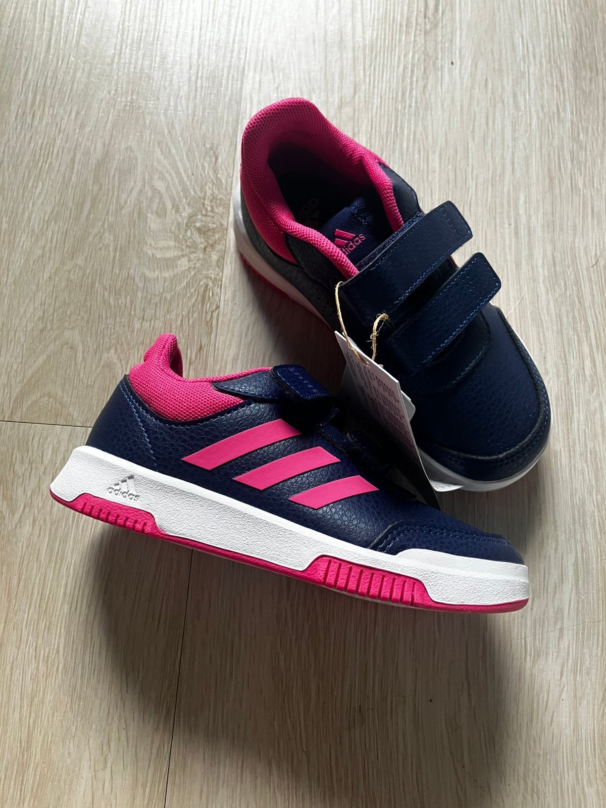 Nieuw Adidas Tensaur sneakers 29, Kinderen en Baby's, Kinderkleding | Schoenen en Sokken, Ophalen of Verzenden, Nieuw