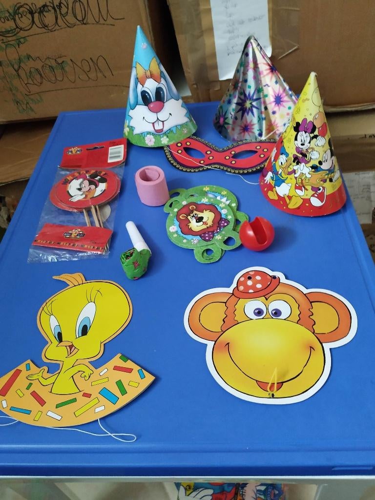 verkleed hoedjes, maskers, kartonnen borden..., Ophalen of Verzenden