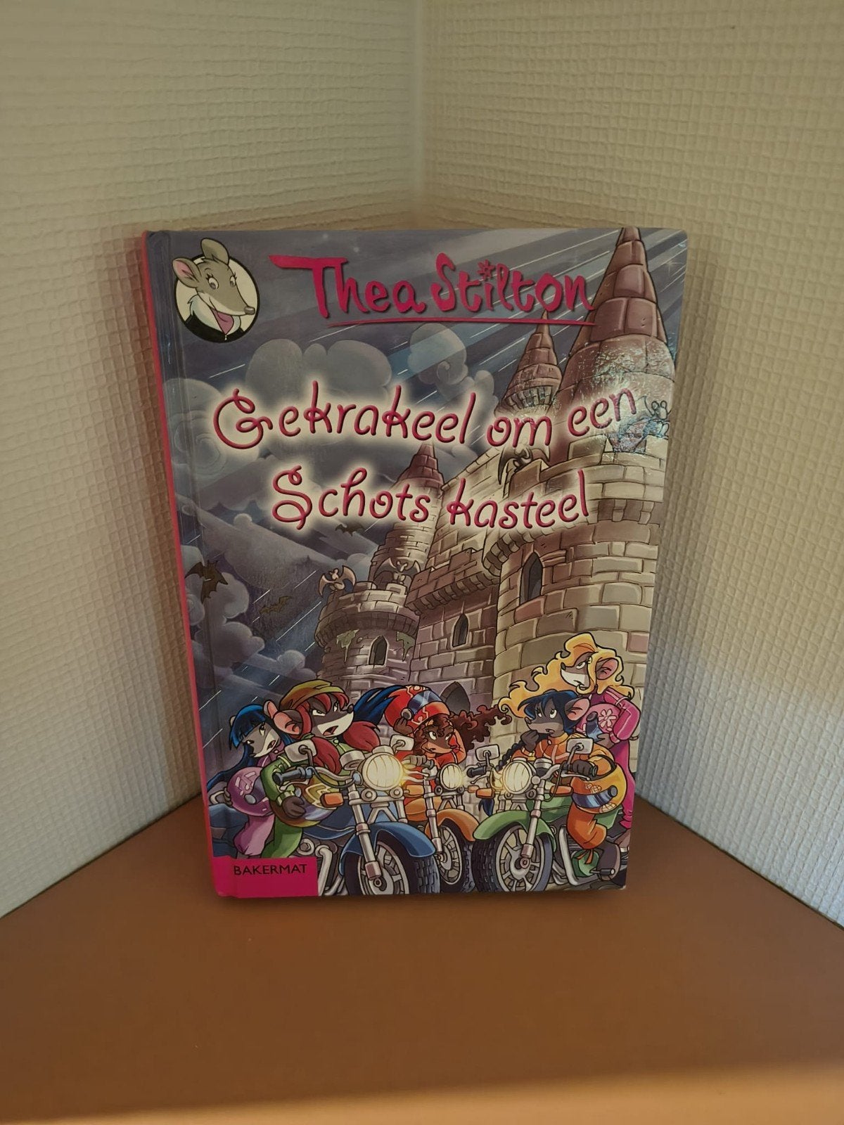 Thea Stilton - Gekrakeel om een schots kasteel, Enlèvement, Thea Stilton