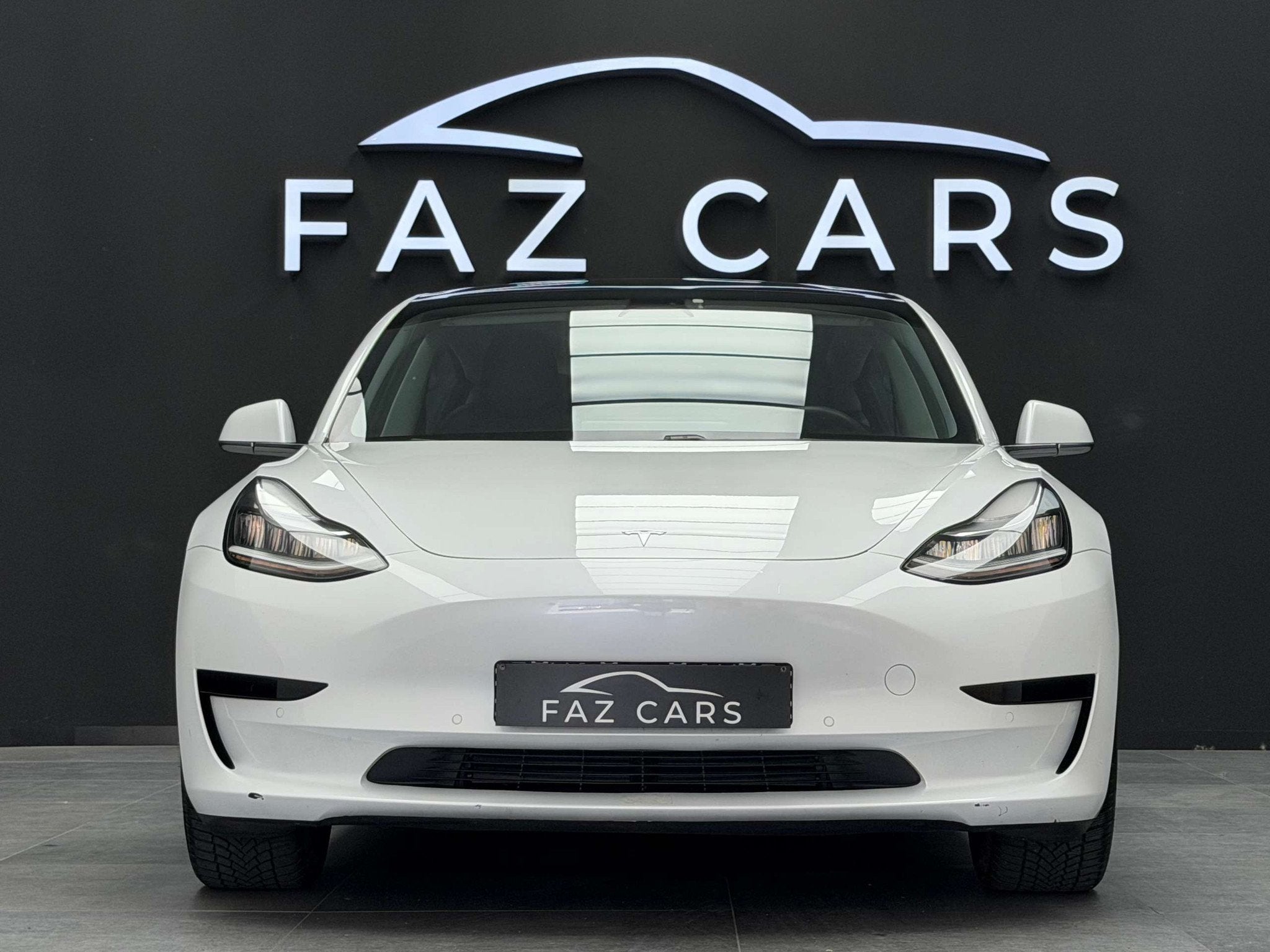 Tesla Model 3 * Réservé * (automatique), Cuir, 4 portes, Noir, Automatique
