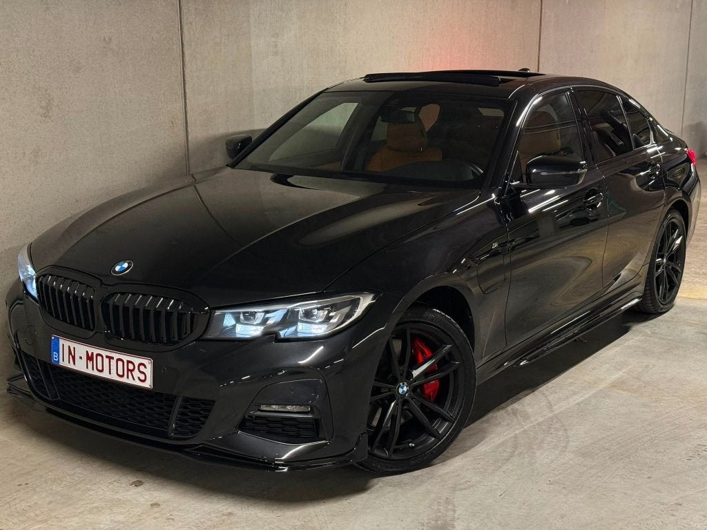 BMW 330 e | M-PACK | SCHUIFDAK | BRUIN LEDER | CAM |CARPLY !, Auto's, BMW, Automaat, Achterwielaandrijving, Euro 6, Zwart