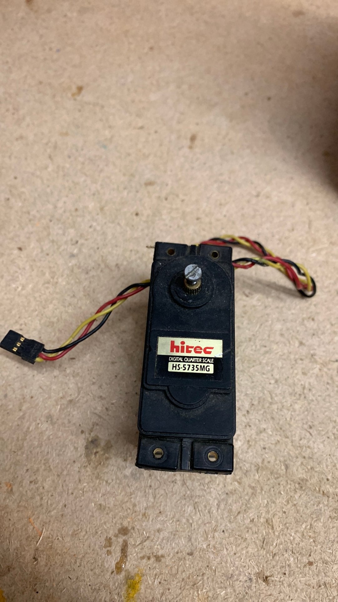 19kg servo hitec. Groot model  servo 145gr, Ophalen of Verzenden, Zo goed als nieuw