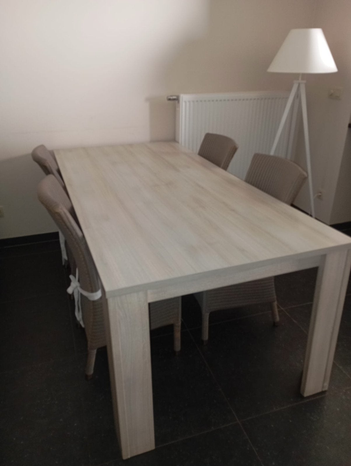 Vitrinekast commode , eettafel en 4 stoelen te koop, Huis en Inrichting, 100 tot 150 cm, Zo goed als nieuw, Vijf personen of meer