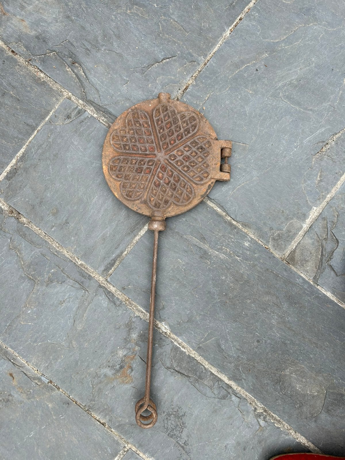 Ancien moule à gaufres rond, Ophalen