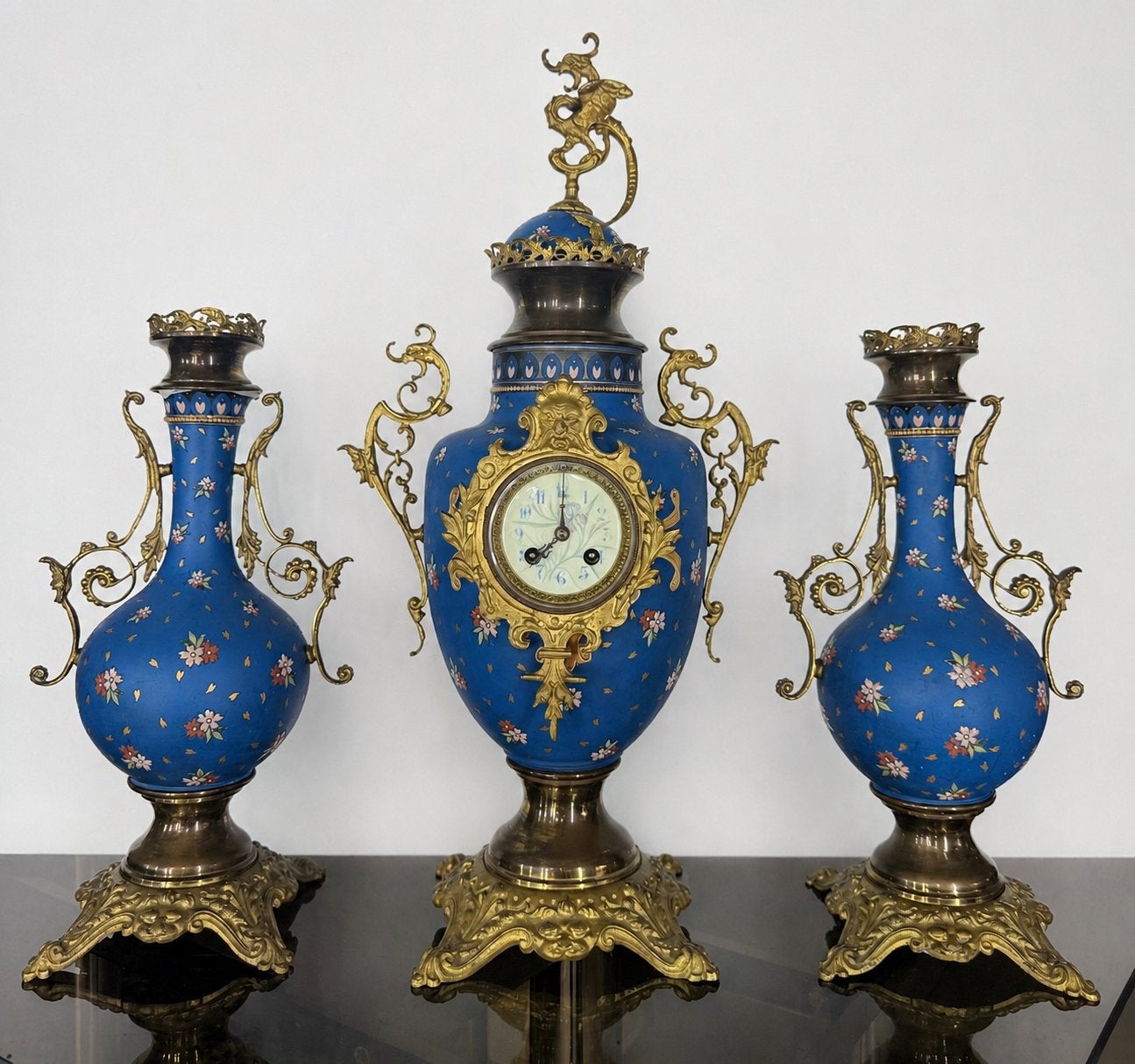 Garniture de cheminée Napoléon III en faïence, Enlèvement