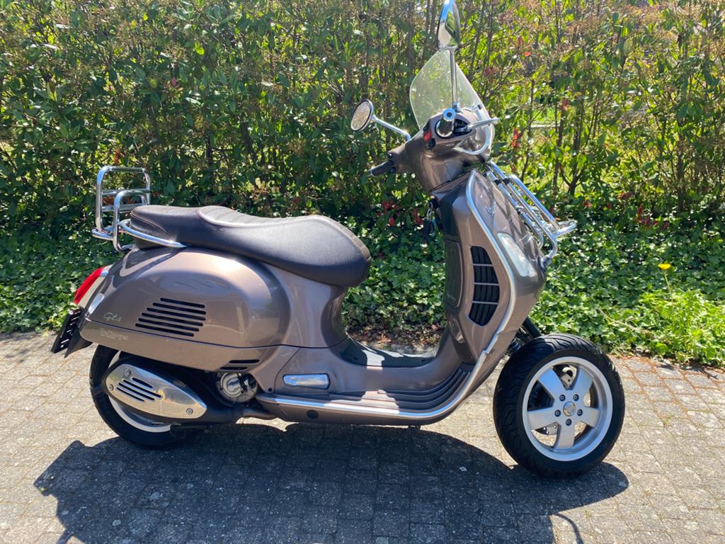 Vespa gts touring 300, Vélos & Vélomoteurs, Scooters | Vespa, Enlèvement, Utilisé