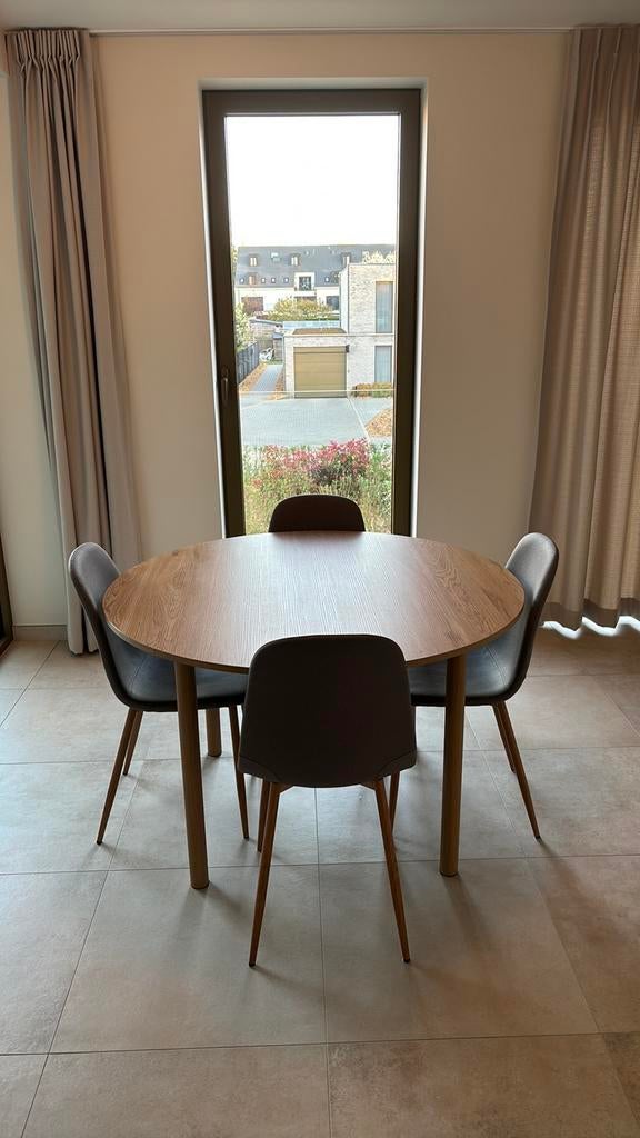 Ronde eettafel te koop!, Ophalen