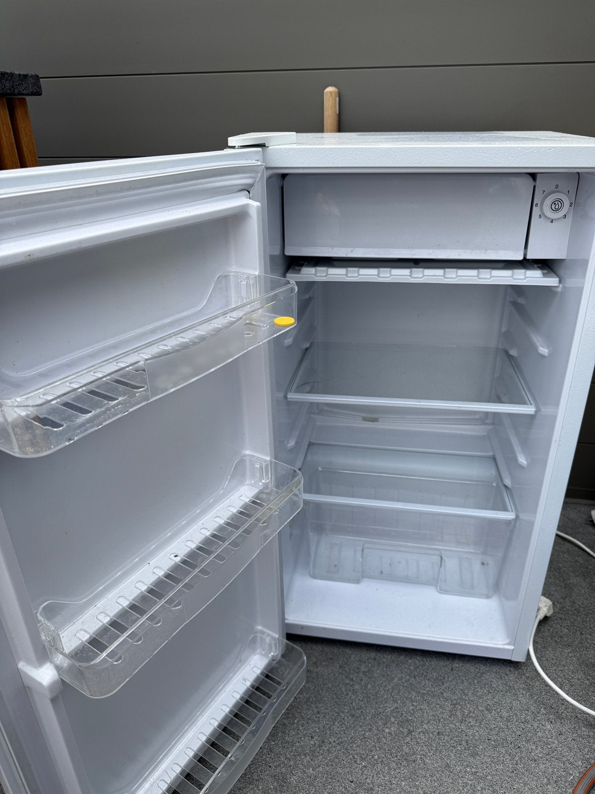 Te koop: een nette compacte koelkast Proline, model TTR94WH, Enlèvement, Comme neuf