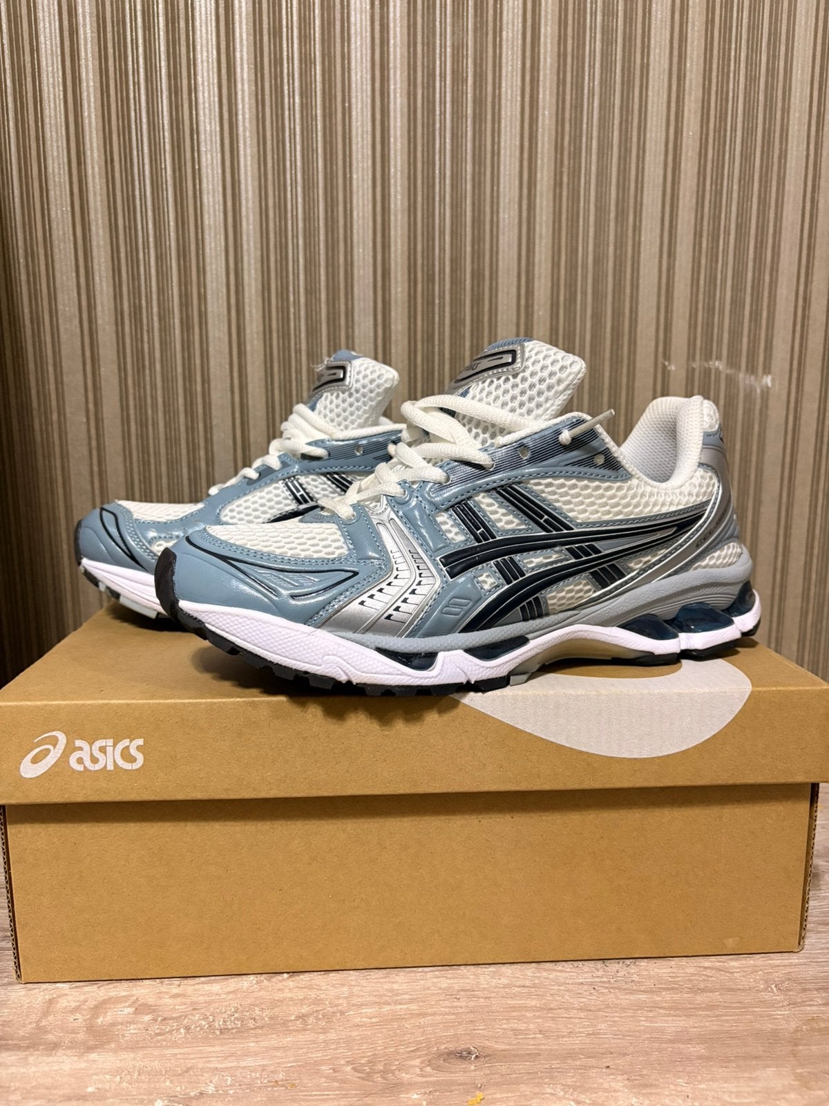ASICS GEL-KAYANO 14, Ophalen of Verzenden, Zo goed als nieuw