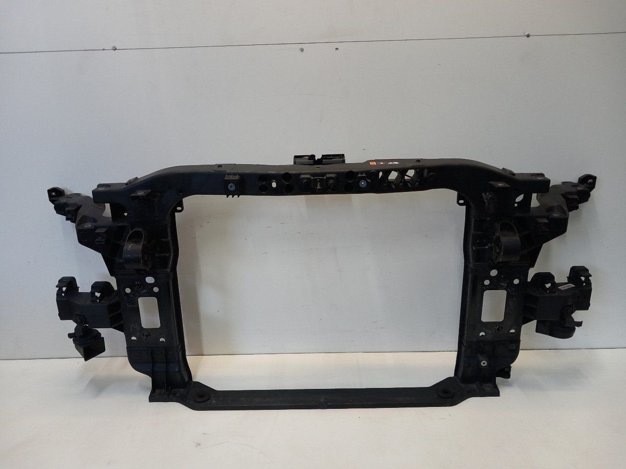 Voorfront slotplaat Hyundai Nexo, Onderdelen@venauto.nl, Van der Ven Autorecycling B.V., Gebruikt, Ettenseweg 76, 4706 PB Roosendaal, The Netherlands