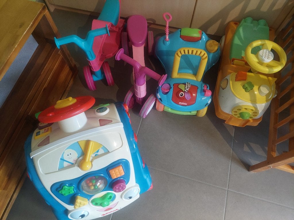 Loopwagentje + fietsjes + auto, Ophalen, Gebruikt
