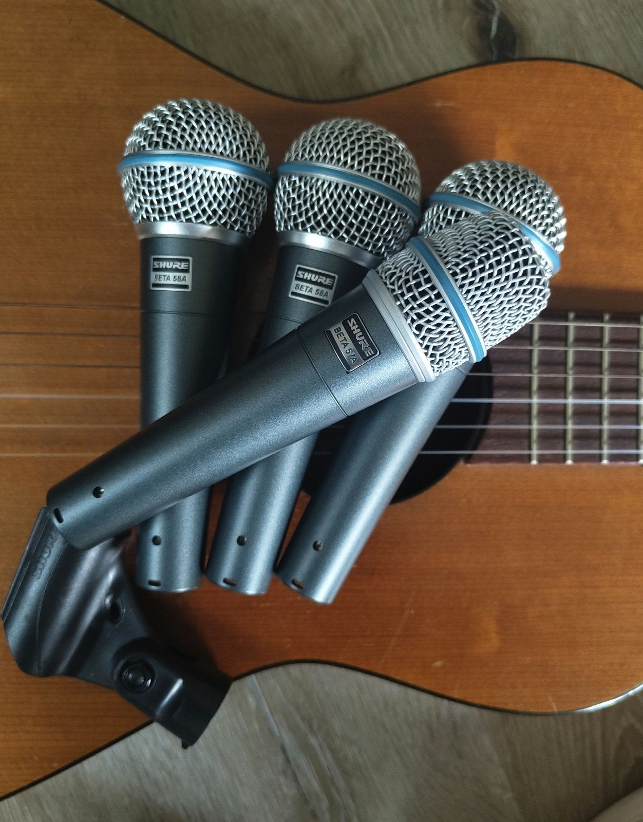4 x microphone Shure Beta ---> 3 x 58A et 1 x 57A, Enlèvement