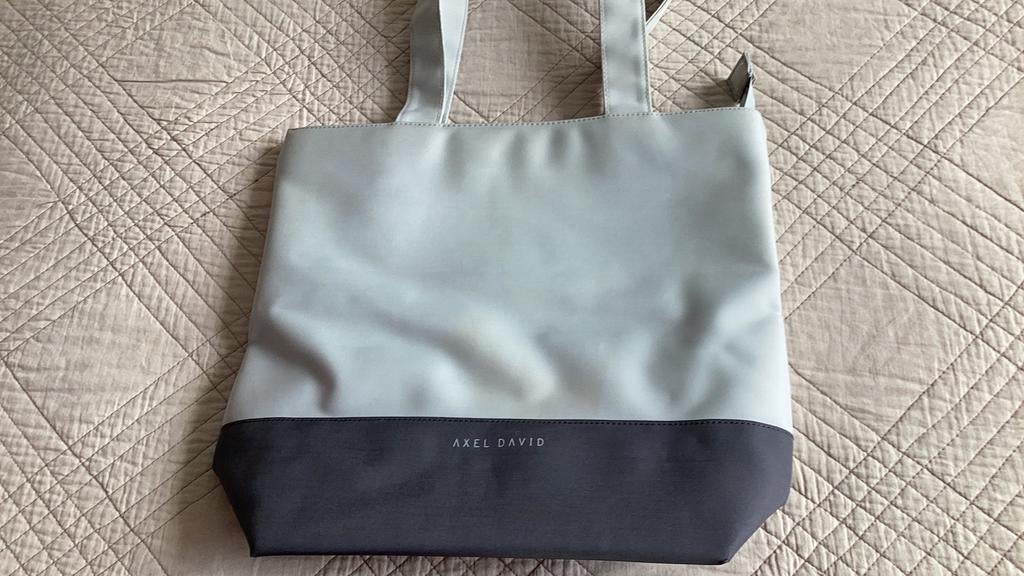 Handtas van Axel David, Handtassen en Accessoires, Toilettassen, Ophalen, Zo goed als nieuw, Grijs, Dame