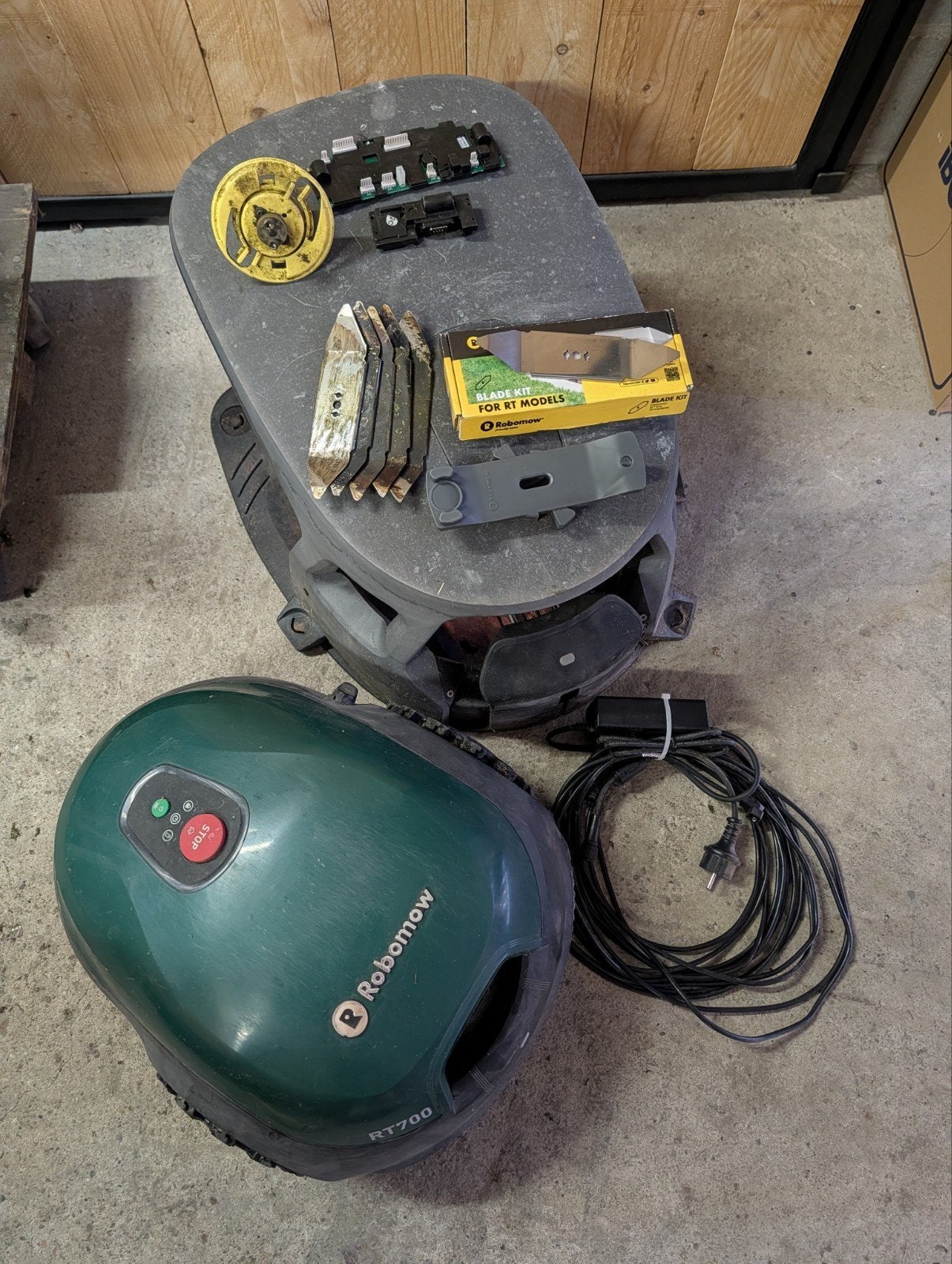 Robomow RT700 onderdelen + garage., Tuin en Terras, Robotmaaiers, Gebruikt, Ophalen