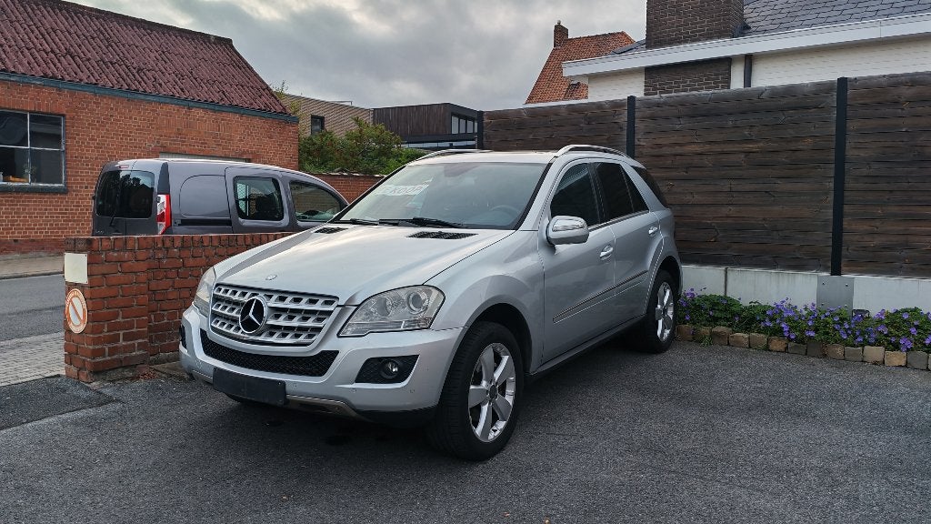 Mercedes ML 320 CDI 4MATIC - luchtvering - lichte vracht, Auto's, Automaat, 4 deurs, Leder, Diesel
