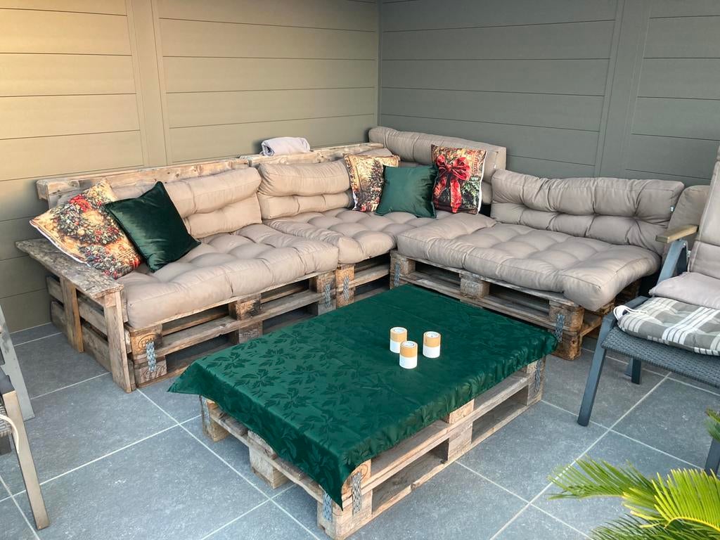 VERLAAGDE PRIJS!! Loungeset van paletten met kussens., Ophalen, Gebruikt, Loungeset
