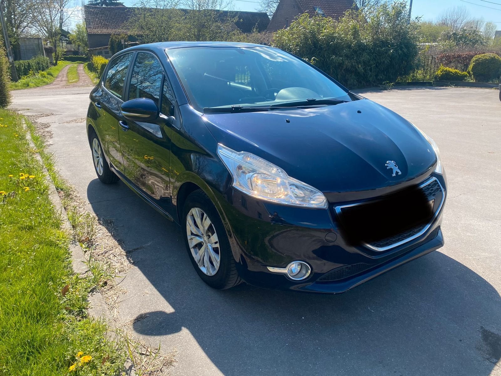 Peugeot 208-1.2benzine-2013-173.500km-OLIEVERBRUIK! Export!, Autos, Peugeot, Euro 5, Achat, Boîte manuelle, Noir