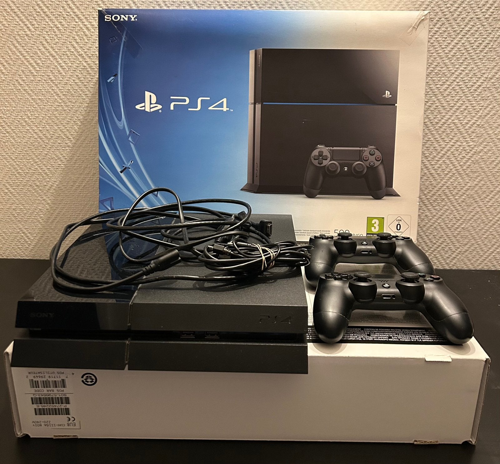 PlayStation, Games en Spelcomputers, Spelcomputers | Sony PlayStation 4, Ophalen of Verzenden, Zo goed als nieuw, Met 2 controllers