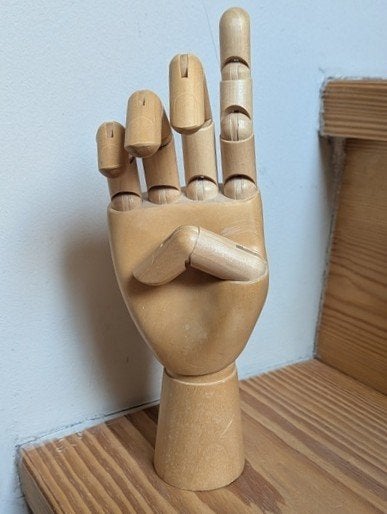 HANDSKALAD - modèle à la main en bois d' Ikea, Hobby en Vrije tijd, Tekenen, Ophalen, Zo goed als nieuw