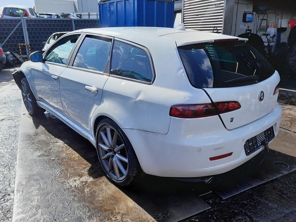 FEU ARRIÈRE GAUCHE Alfa Romeo 159 Sportwagon (939BX), Stellantis Europe S.p.A, IPC D1-09 Bahnhofsplatz
65423  Rüsselsheim am Main, DE