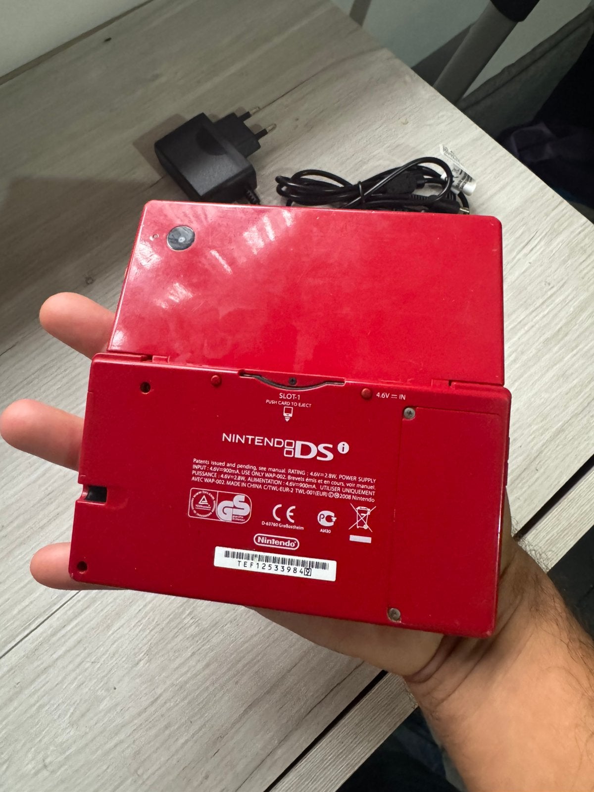 Nintendo DSi rode console + oplader en stylus in goede staat, Games en Spelcomputers, Ophalen of Verzenden, Rood, Dsi